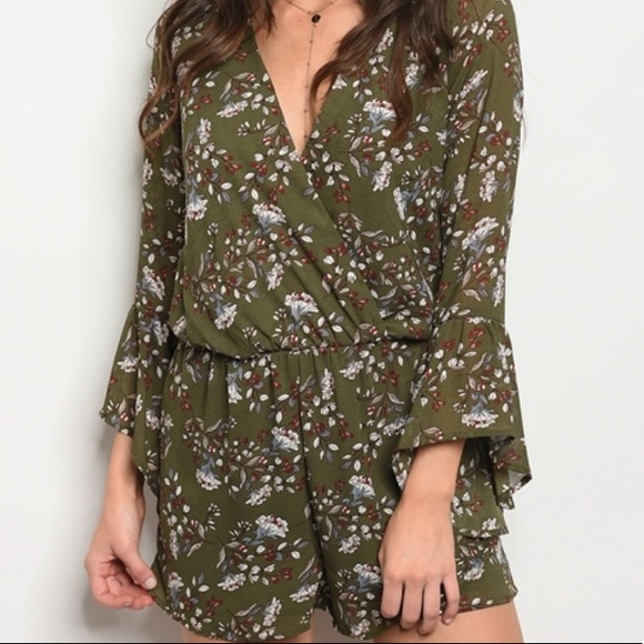 ❤️LAST S NEW Olive green bell sleeve romper - Picture 2 of 3